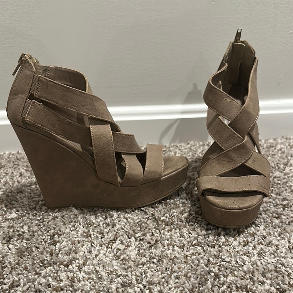 Chinese Laundry Tan Wedge Sandals